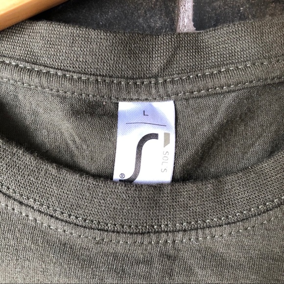 🍀2/$15 Salvador Dali tee shirt - Picture 4 of 4